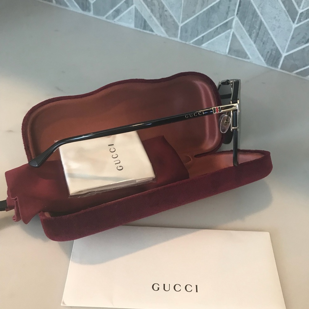 Gucci black shield sunglasses π₯π₯π₯π₯ - Picture 6 of 8